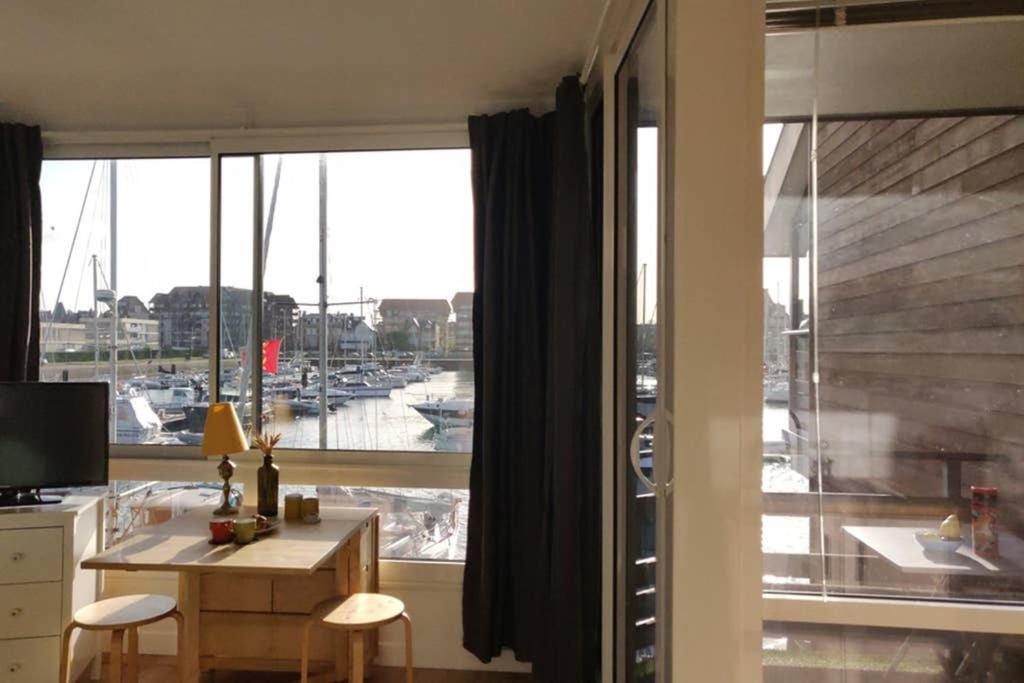 Апартаменти Le Loft-Boat Довіль Екстер'єр фото